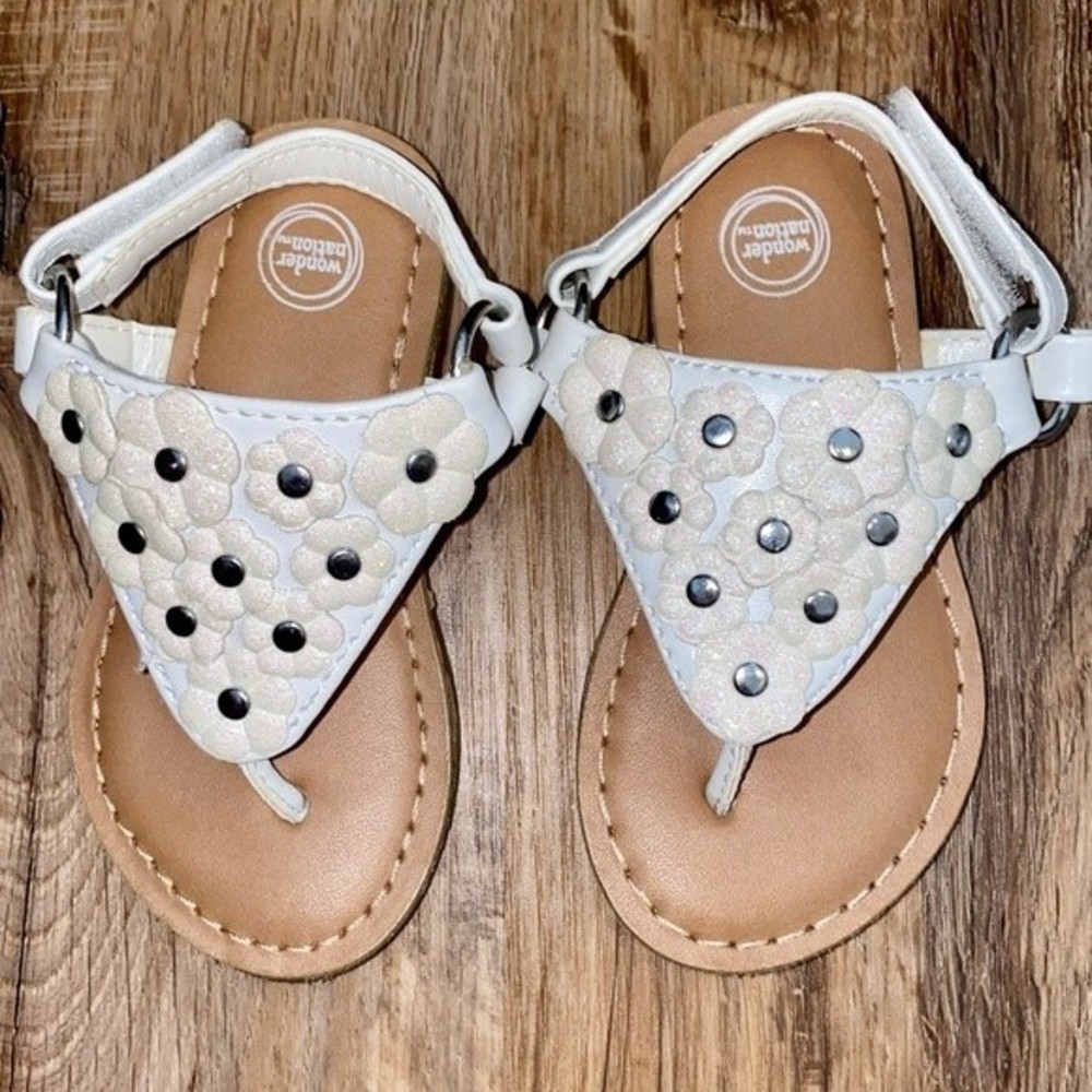 Wonder nation girls floral sandals. Never worn! White, Size 5